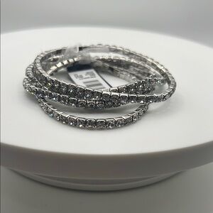 1129. Cache Silver Stretch Bracelet‎ Set